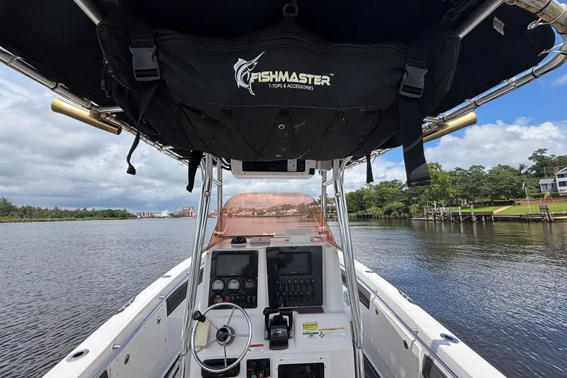 Slide: The Image of 2006 Seaswirl Striper 2601 boat interior with Fishmaster T-top on a calm river. - 9