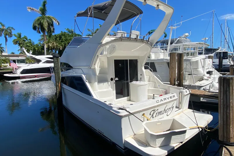Slide: The Image of 2006 Carver 33 Super Sport yacht docked in a sunny marina. - 16