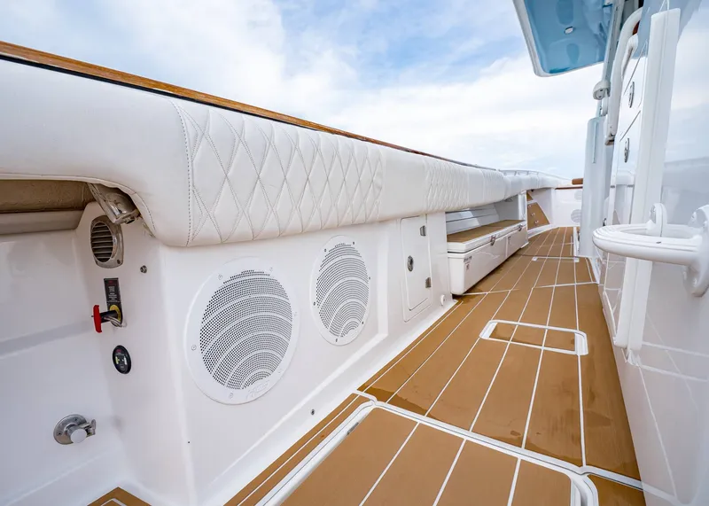 Slide: The Image of HCB Suenoz 2020 - 28