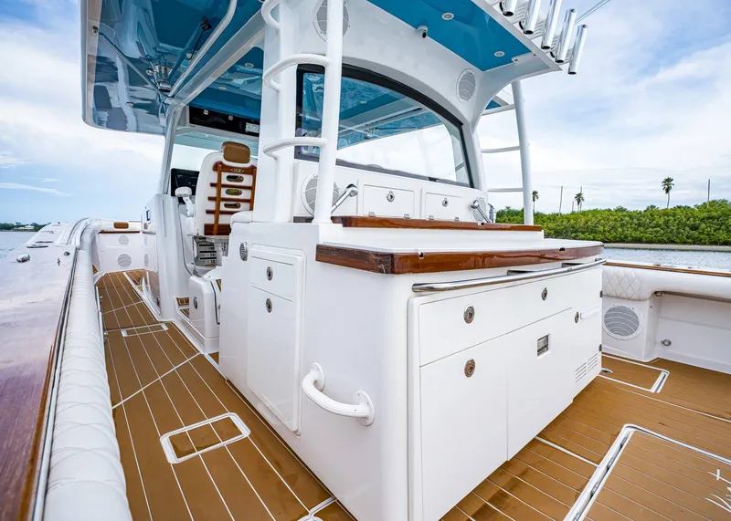 Slide: The Image of HCB Suenoz 2020 - 29