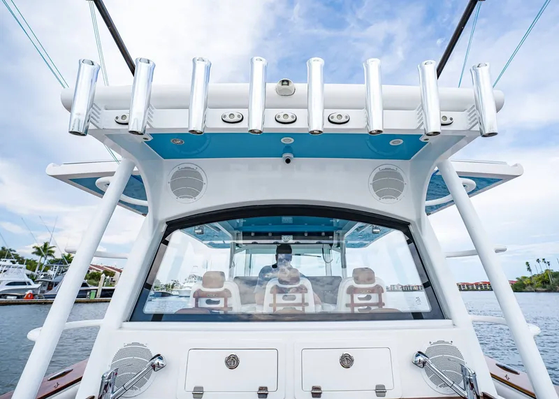 Slide: The Image of HCB Suenoz 2020 - 34