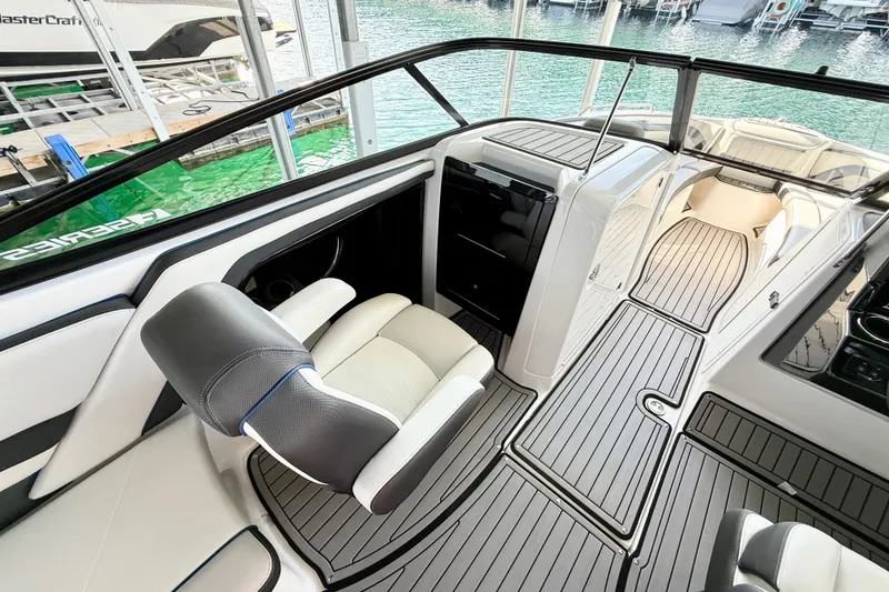 Slide: The Image of Interior of 2018 Yamaha Boats 242 Limited S E-Series, featuring sleek seating and modern design. - 18