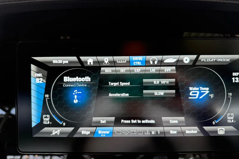Slide: The Image of Dashboard of 2018 Yamaha Boats 242 Limited S E-Series showing Bluetooth and water temperature. - 33