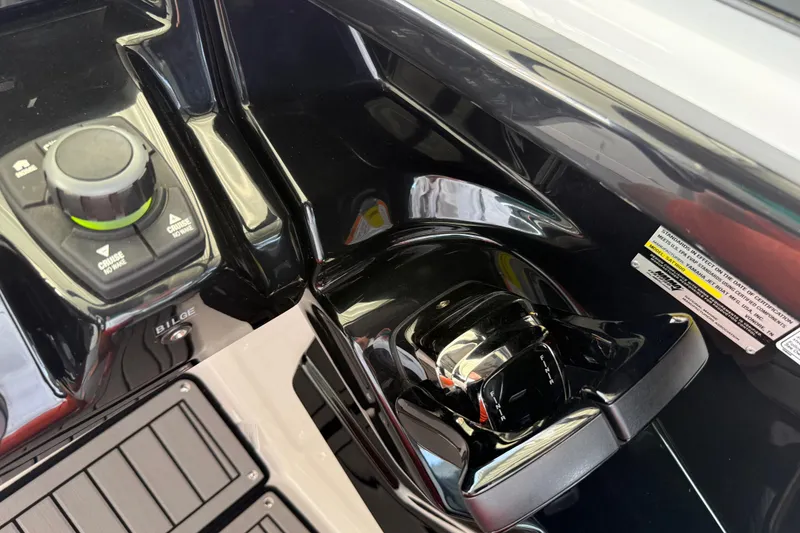 Slide: The Image of 2018 Yamaha Boats 242 Limited S E-Series interior with seating and dock view. - 34