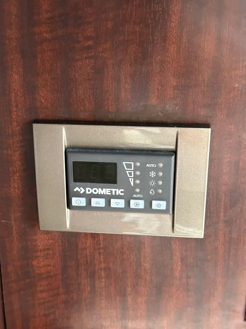 Slide: The Image of Monterey 355 Sport Yacht 2020 - 60