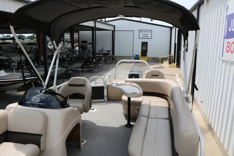 Slide: The Image of Tracker FISHING BARGE 20 DLX 2017 - 16