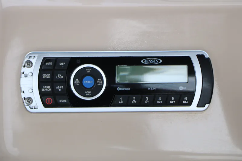 Slide: The Image of Tracker FISHING BARGE 20 DLX 2017 - 28