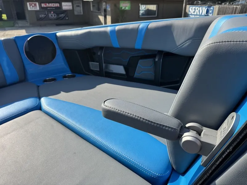 Slide: The Image of Malibu Wakesetter 23 MXZ 2024 - 11