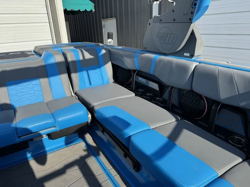 Slide: The Image of Malibu Wakesetter 23 MXZ 2024 - 14