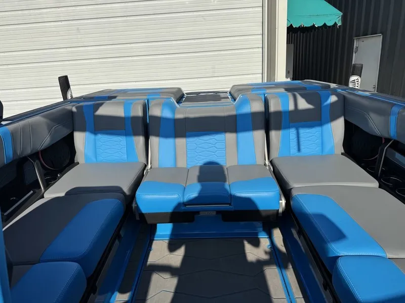 Slide: The Image of Malibu Wakesetter 23 MXZ 2024 - 15