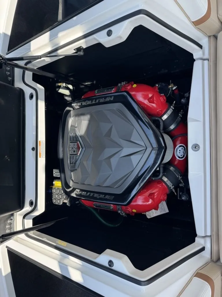 Slide: The Image of Nautique Super Air Nautique G21 2018 - 12