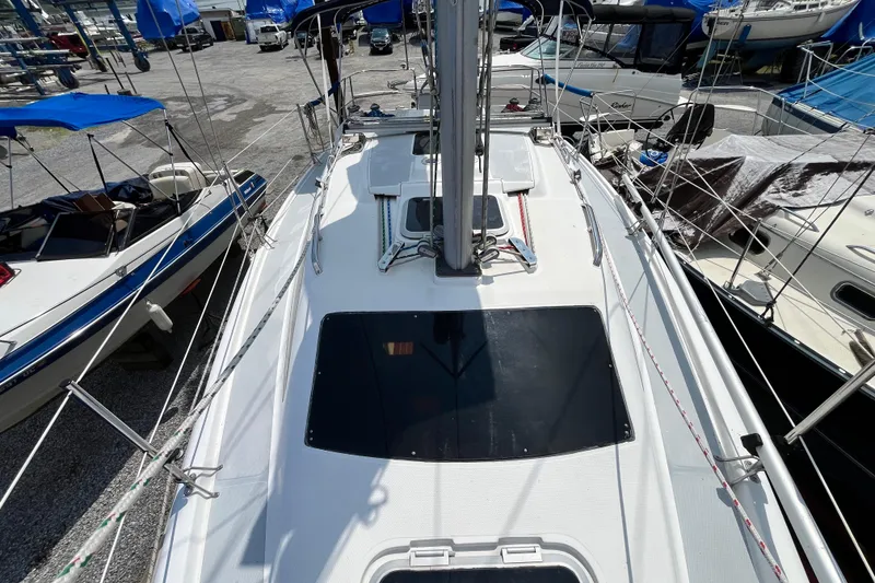 Slide: The Image of 1995 Hunter 29.5 sailboat deck view in marina, surrounded by other boats. - 16