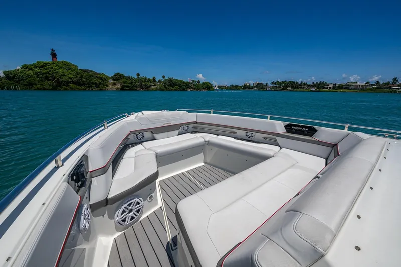 Slide: The Image of 2019 Formula 430 Super Sport Crossover boat interior on a sunny day, near lush shoreline. - 44