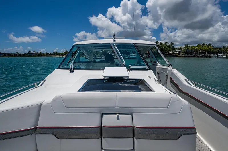 Slide: The Image of 2019 Formula 430 Super Sport Crossover on water, clear sky, luxurious design. - 46