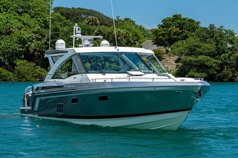 Slide: The Image of 2019 Formula 430 Super Sport Crossover boat cruising on a clear blue lake. - 88