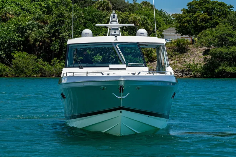 Slide: The Image of 2019 Formula 430 Super Sport Crossover boat on clear blue water, lush greenery background. - 89