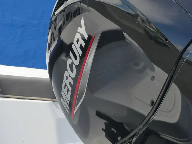 Slide: The Image of Tahoe 200 S 2022 - 10