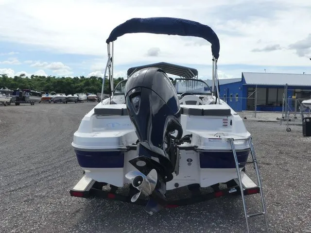 Slide: The Image of Tahoe 200 S 2022 - 5