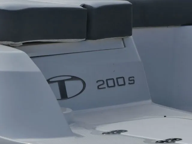 Slide: The Image of Tahoe 200 S 2022 - 8