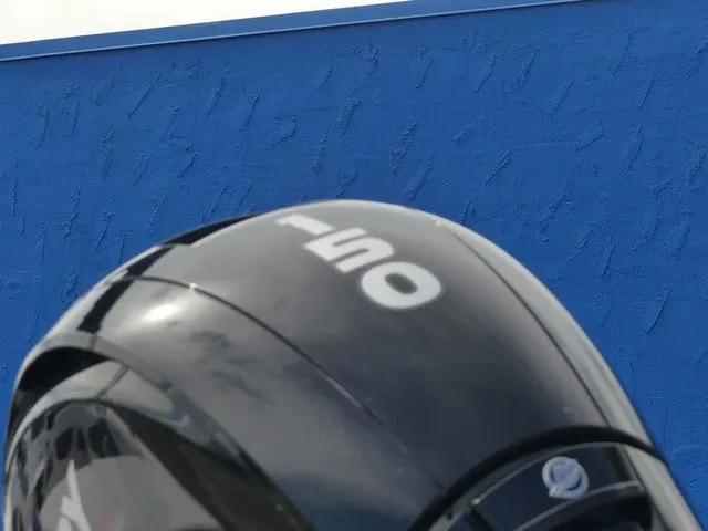 Slide: The Image of Tahoe 200 S 2022 - 9