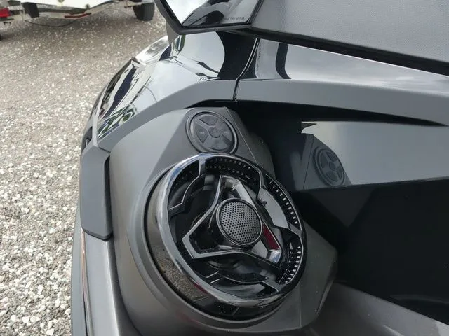 Slide: The Image of Sea-Doo Wake 170 2023 - 9