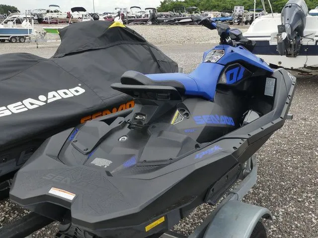 Slide: The Image of Sea-Doo Spark Trixx 3up 2023 - 3