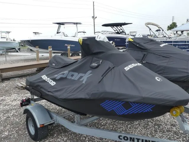 Slide: The Image of Sea-Doo Spark Trixx 3up 2023 - 8