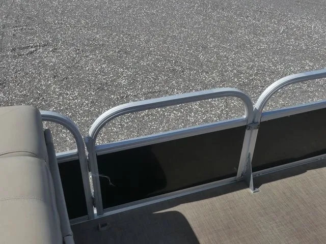 Slide: The Image of Sun Tracker Fishin' Barge 24 DLX 2020 - 15