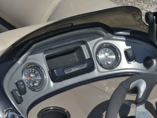 Slide: The Image of Sun Tracker Fishin' Barge 24 DLX 2020 - 20