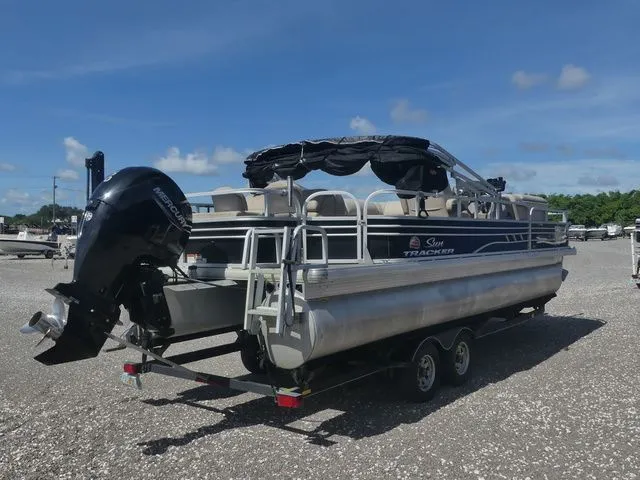 Slide: The Image of Sun Tracker Fishin' Barge 24 DLX 2020 - 4