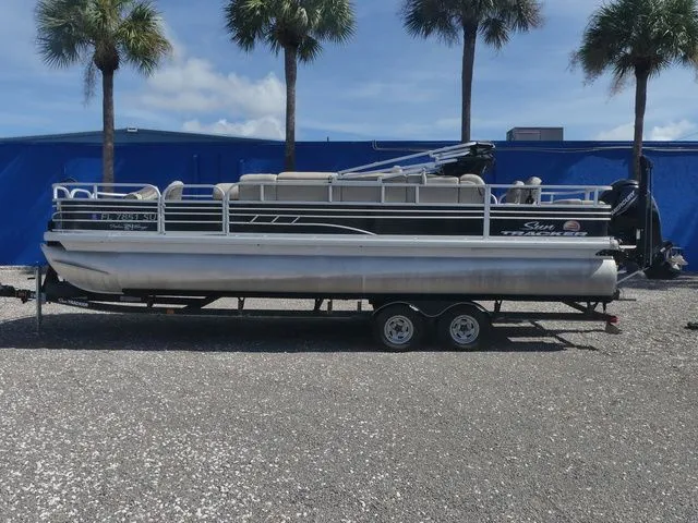 Slide: The Image of Sun Tracker Fishin' Barge 24 DLX 2020 - 7