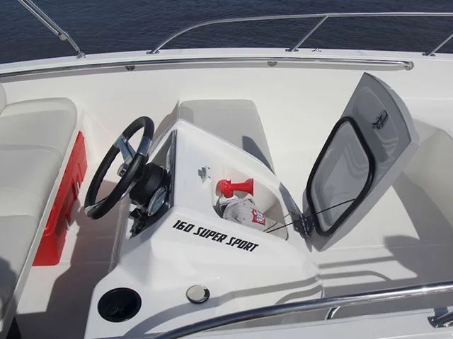 Slide: The Image of Boston Whaler 160 Super Sport 2024 - 6