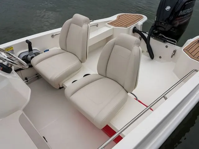 Slide: The Image of Boston Whaler 160 Super Sport 2024 - 9