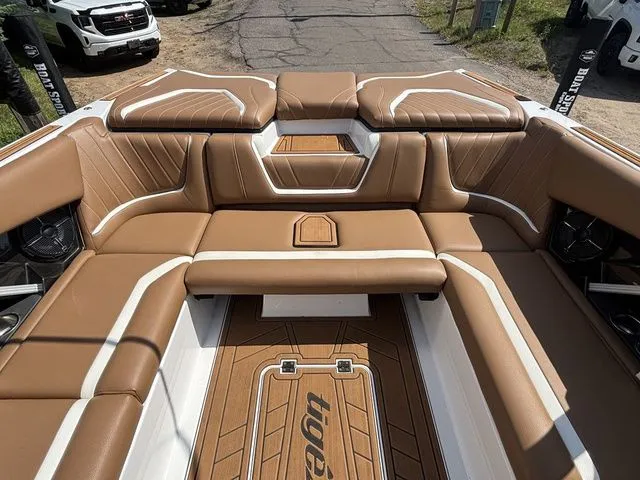 Slide: The Image of Tigé 22RZX 2021 - 10