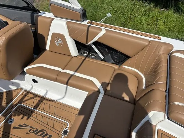 Slide: The Image of Tigé 22RZX 2021 - 11