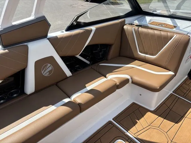 Slide: The Image of Tigé 22RZX 2021 - 12