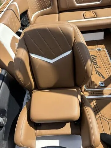 Slide: The Image of Tigé 22RZX 2021 - 13