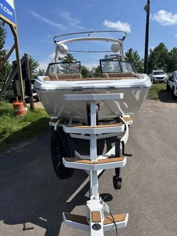 Slide: The Image of Tigé 22RZX 2021 - 3