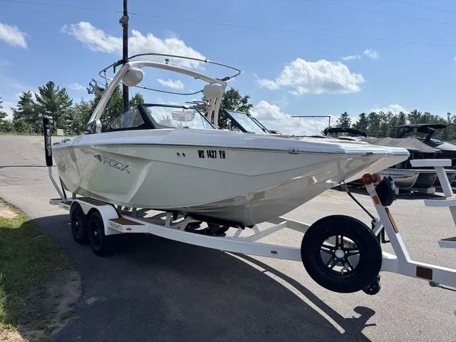 Slide: The Image of Tigé 22RZX 2021 - 4