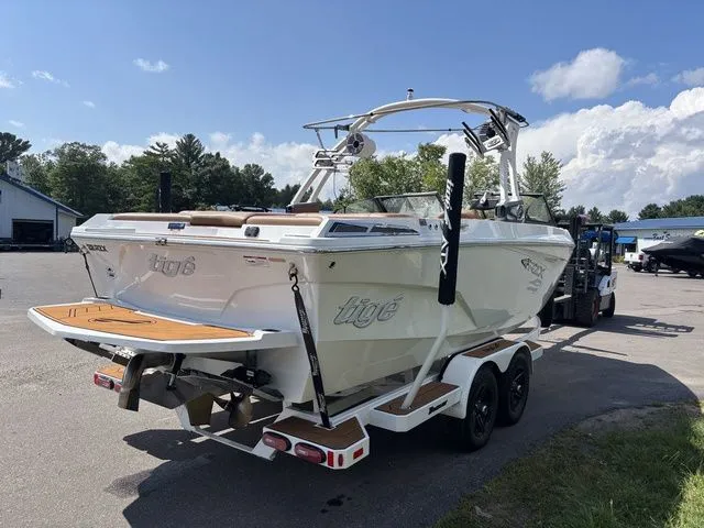 Slide: The Image of Tigé 22RZX 2021 - 6