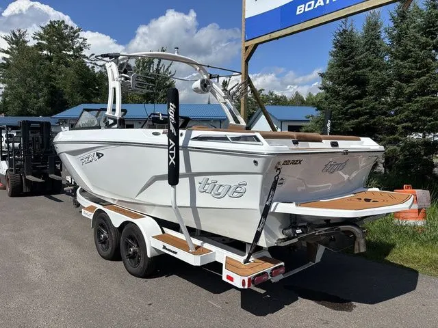 Slide: The Image of Tigé 22RZX 2021 - 8