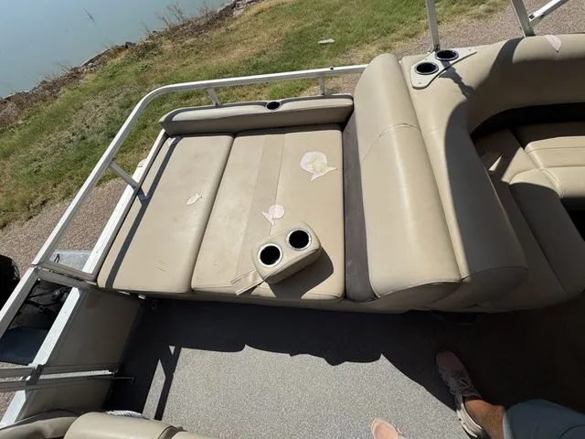 Slide: The Image of Sun Tracker Party Barge 22 DLX 2017 - 10