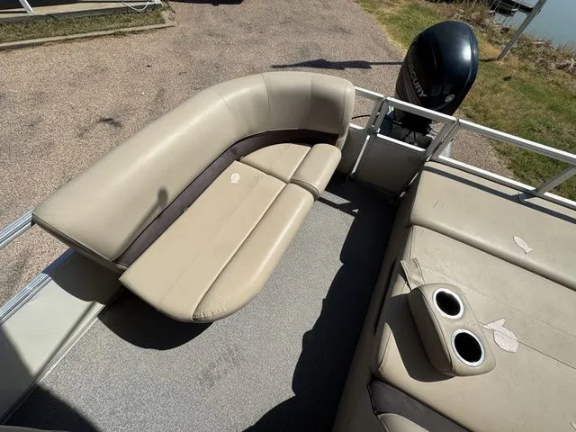 Slide: The Image of Sun Tracker Party Barge 22 DLX 2017 - 11