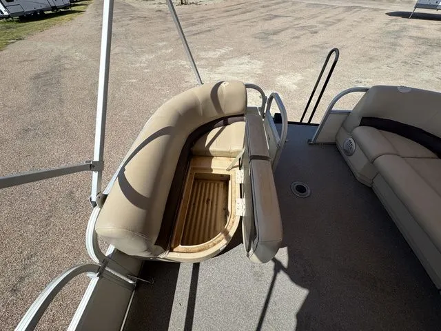 Slide: The Image of Sun Tracker Party Barge 22 DLX 2017 - 13