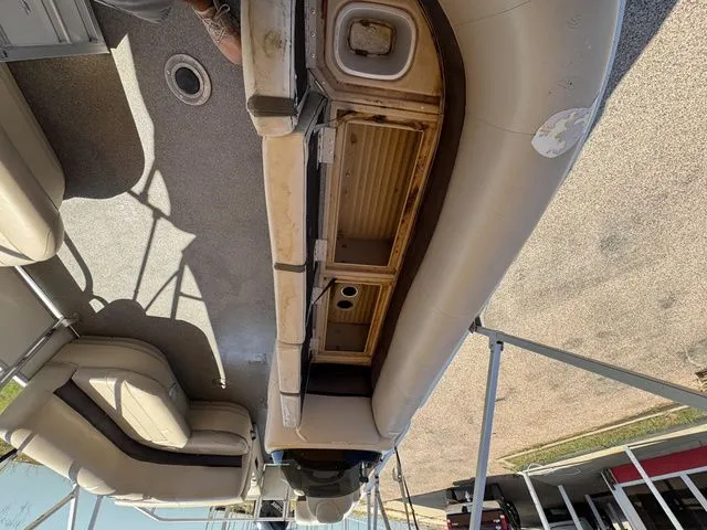 Slide: The Image of Sun Tracker Party Barge 22 DLX 2017 - 14