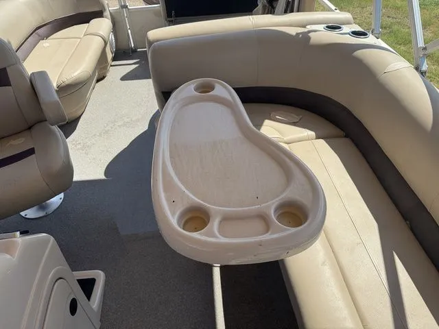 Slide: The Image of Sun Tracker Party Barge 22 DLX 2017 - 16