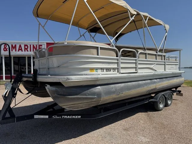 Slide: The Image of Sun Tracker Party Barge 22 DLX 2017 - 3