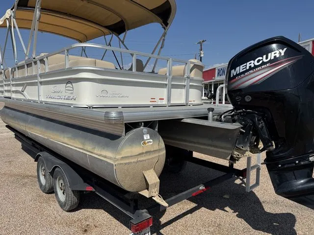 Slide: The Image of Sun Tracker Party Barge 22 DLX 2017 - 4