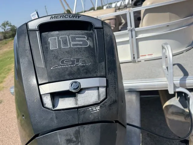 Slide: The Image of Sun Tracker Party Barge 22 DLX 2017 - 5