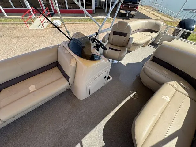 Slide: The Image of Sun Tracker Party Barge 22 DLX 2017 - 8